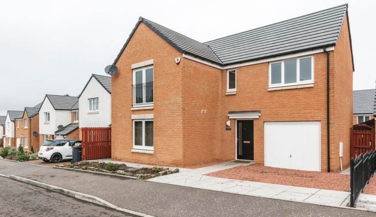 Truly stunning, 4-bedroom (no HMO) family home with garage near Danderhall – available NOW