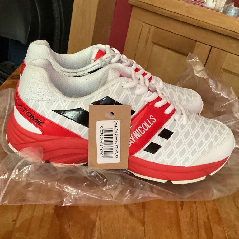 NEW Gray Nicholls Atomic Spike size 8 cricket shoes