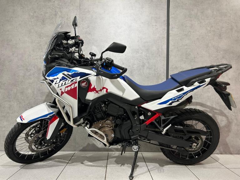 74/2024 Honda CRF1100L Africa Twin DCT ES - 10555 miles - HONDA ACCESSORIES!