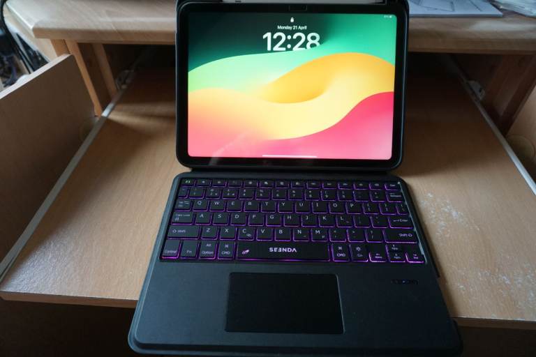 Seenda Stand Case with Keyboard for iPad 10th Generation - £25.00