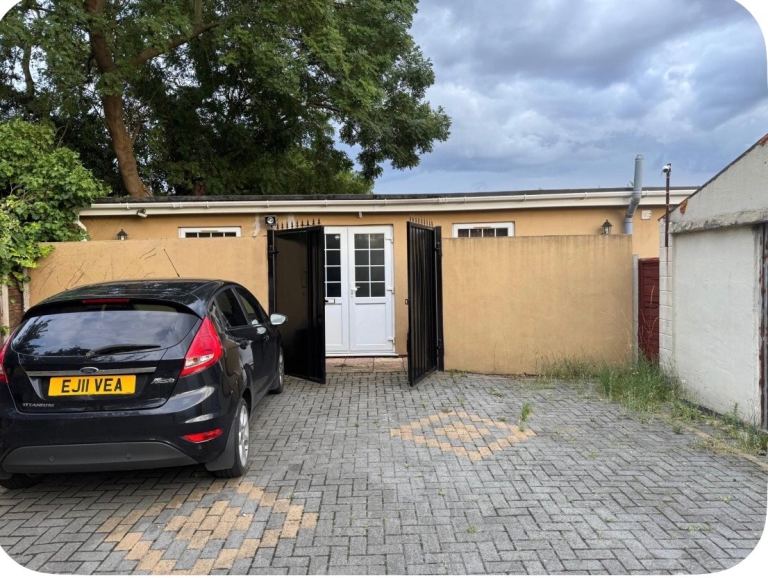2 Bed Flat