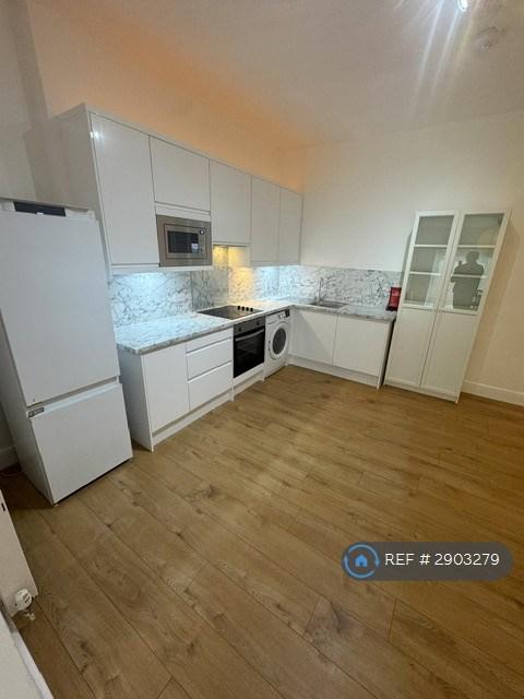 2 bedroom flat in The Drive, Ilford, IG1 (2 bed) (#2903279)
