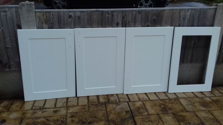 image for Used Howden white gloss Shaker Kitchen doors and drawer front.