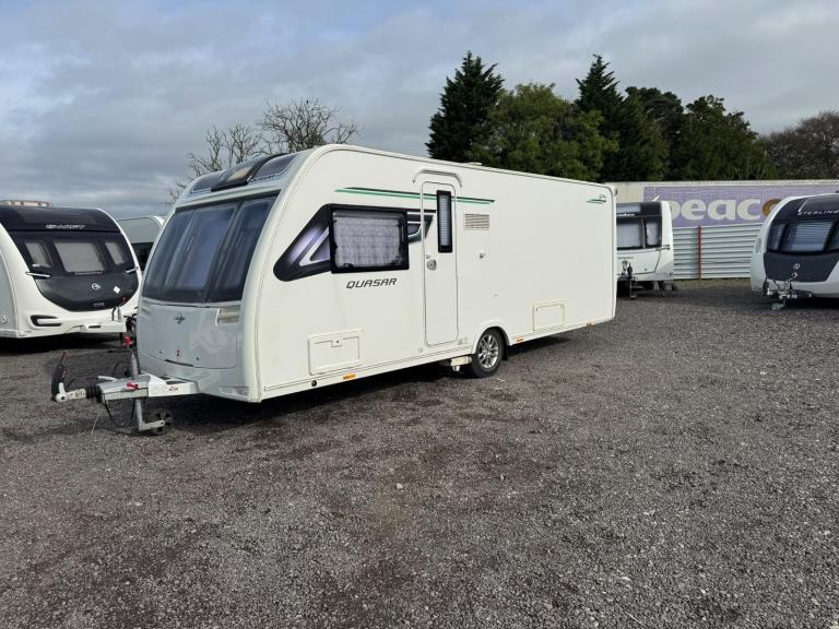 2019 LUNAR QUASAR 574 4 BERTH FIXED ISLAND BED MOTOR MOVER 