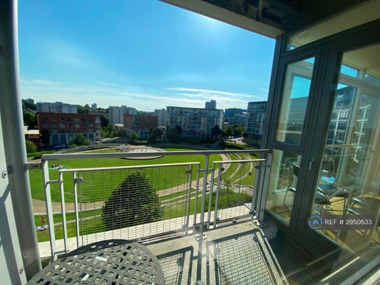 1 bedroom flat in Langley Walk, Birmingham, B15 (1 bed) (#2950633)