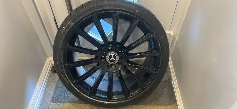 Alloy wheel and tyre