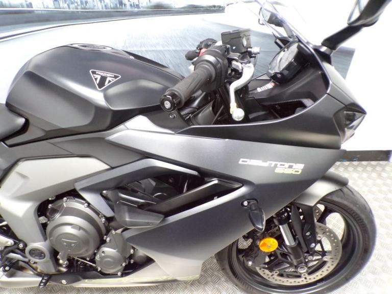 2024 TRIUMPH DAYTONA 660 CURRENTLY A2 RESTRICTED