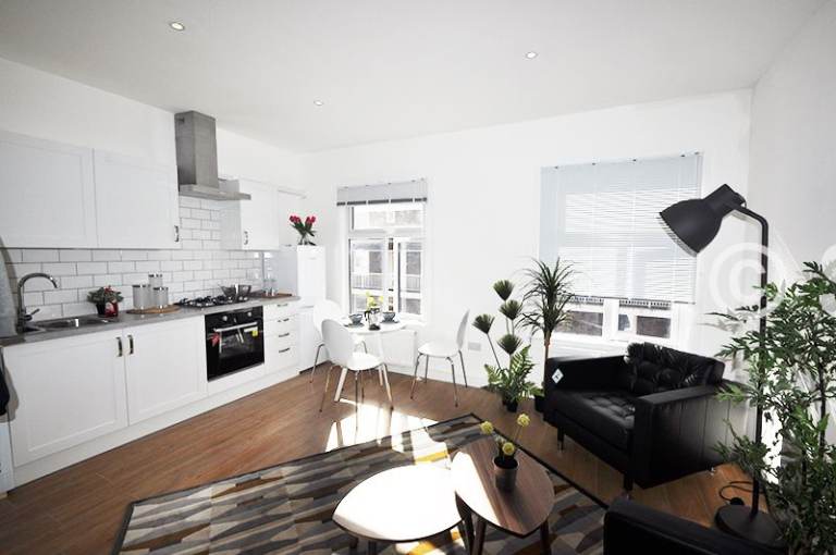 2 bedroom flat in Hornsey Road, London, N19