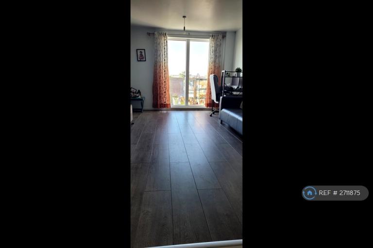 2 bedroom flat in London Road, Isleworth, TW7 (2 bed) (#2711875)