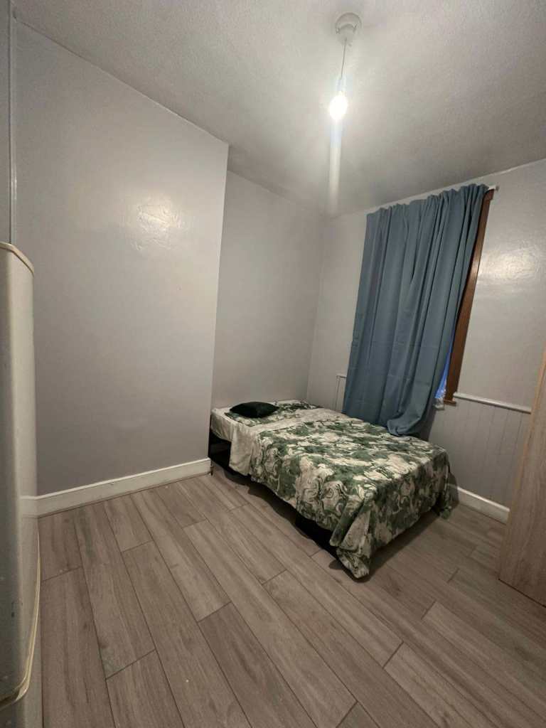 DOUBLE ROOM AVAILABLE NOW SEVEN SISTERS, N15 – 3 minutes from station