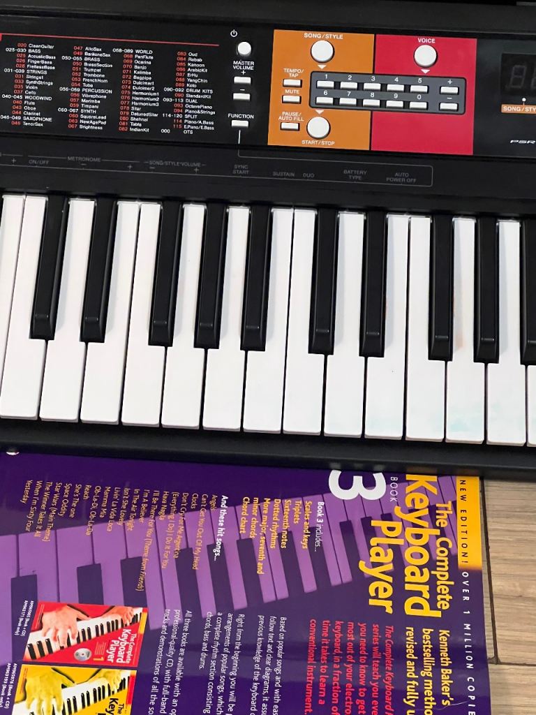 Yamaha Psr F-51 Keyboard 61 Full Size Keys Ideal for Beginner 