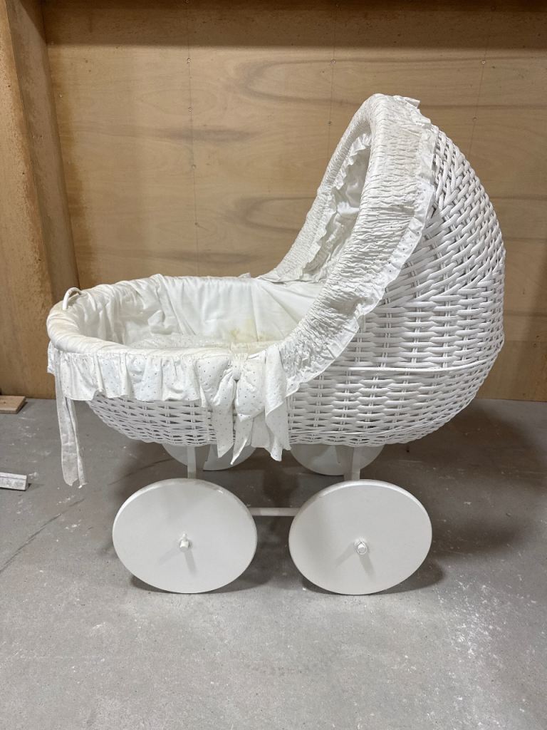 White Wicker Moses Basket / Bassinet on Wheels
