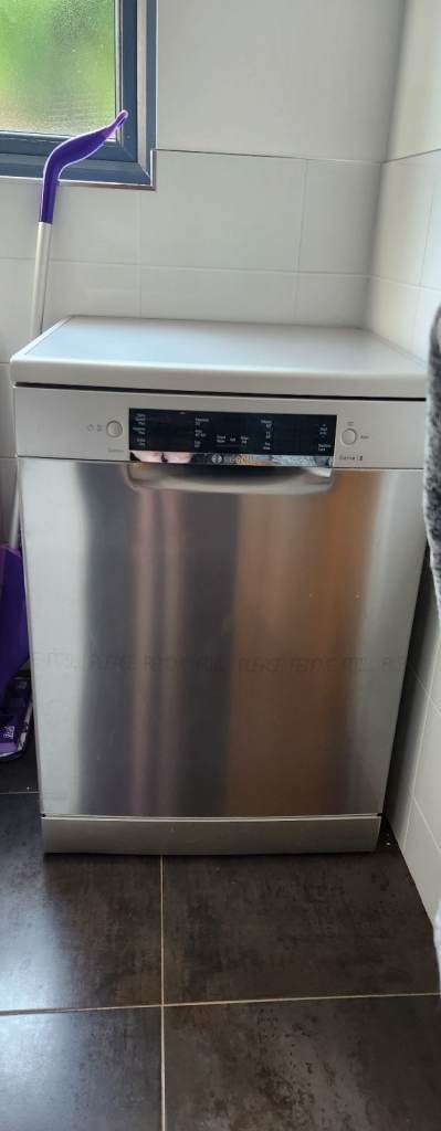 BOSH Dishwasher like new ( 4 months )silver