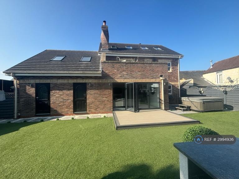 5 bedroom house in Hull Road, Hull, HU11 (5 bed) (#2994936)