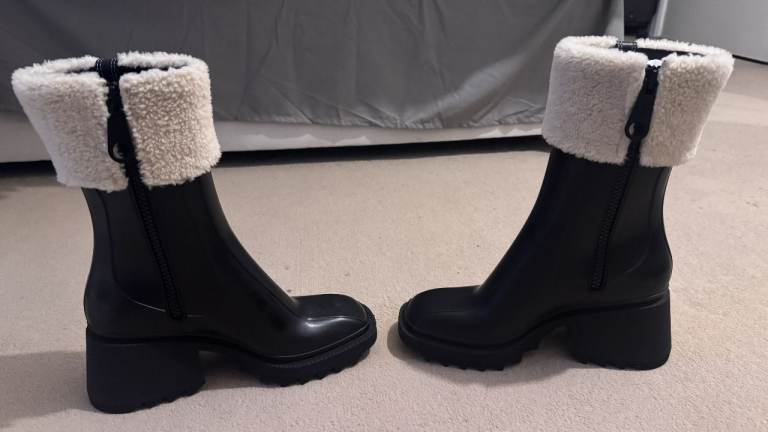 BRAND NEW NEVER WORN Chloe Betty Shearling Rubber Snow Boot 100% Shearling 