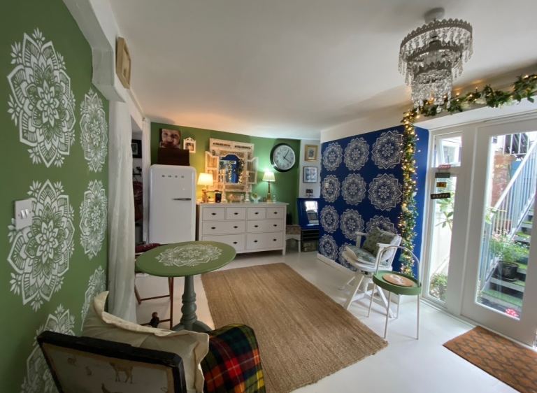 W2 1QX central , 2 bed ( could be made into a 3 bed as had L shaped room .. we want Hammersmith