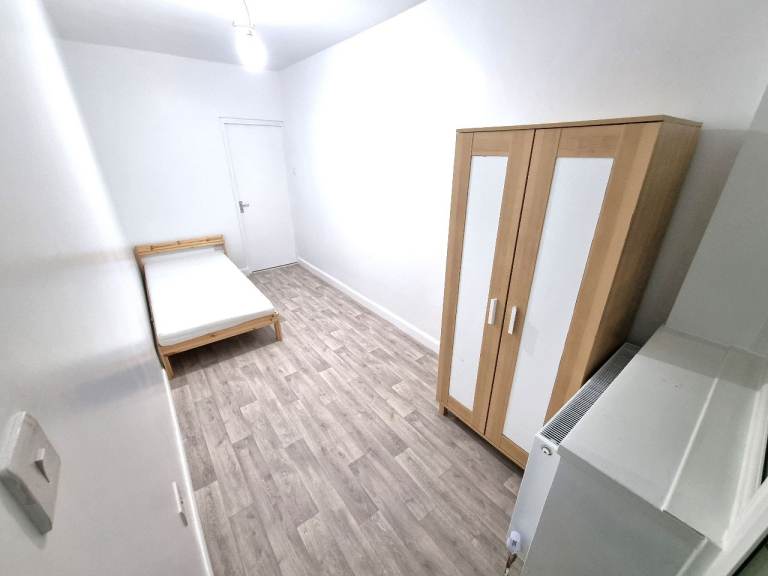 Double Room for rent in Romford RM25UL