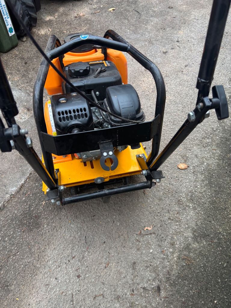 Whacker plate 