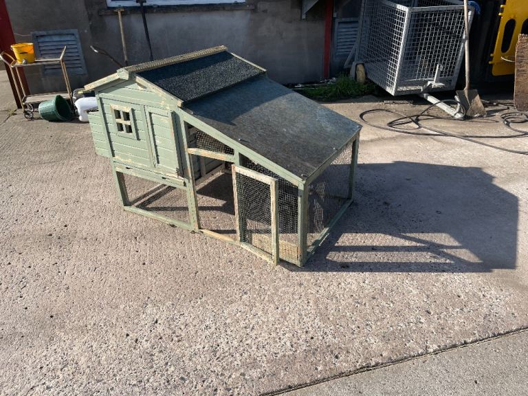 Henhouse rabbit hutch 