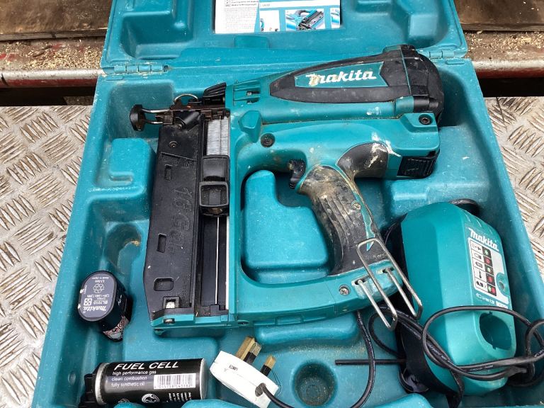 Makita Second Fix  GF600 Gas Nail Gun – Good Condition, with Case