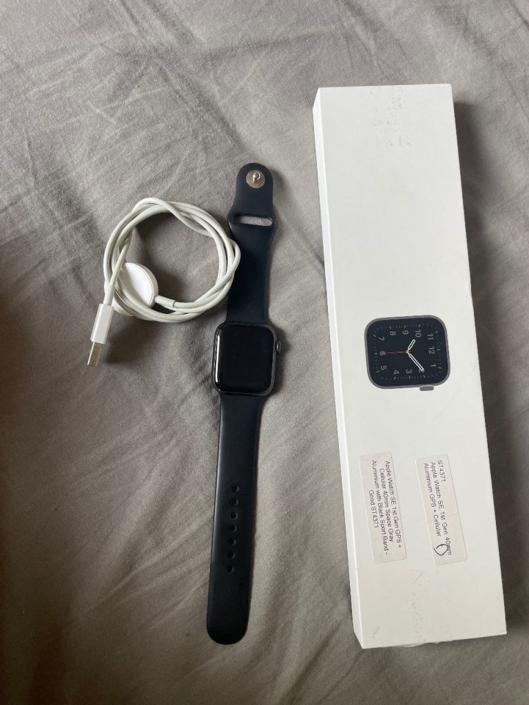 Apple Watch SE 1st Generation 40mm GPS + Cellular - Black Aluminium with Sport Band