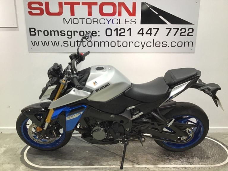 Suzuki GSX-S1000 2025 TFT model.