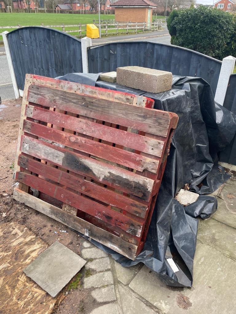 3 wooden pallets FREE