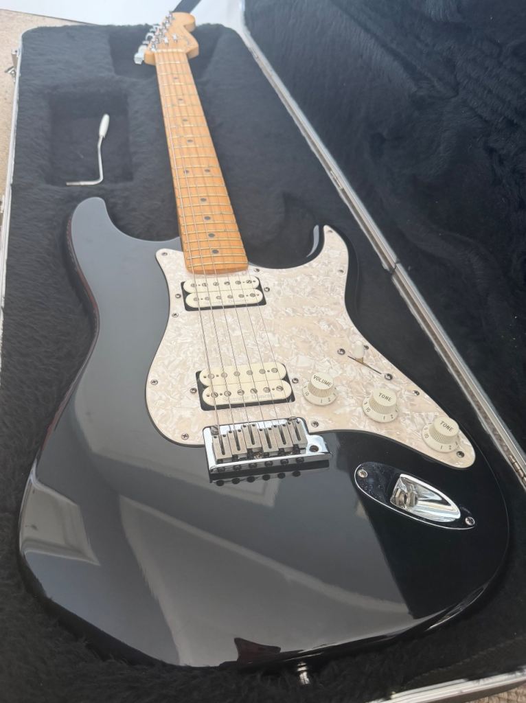 *RARE* Fender Stratocaster USA Big Apple 1997 plus case