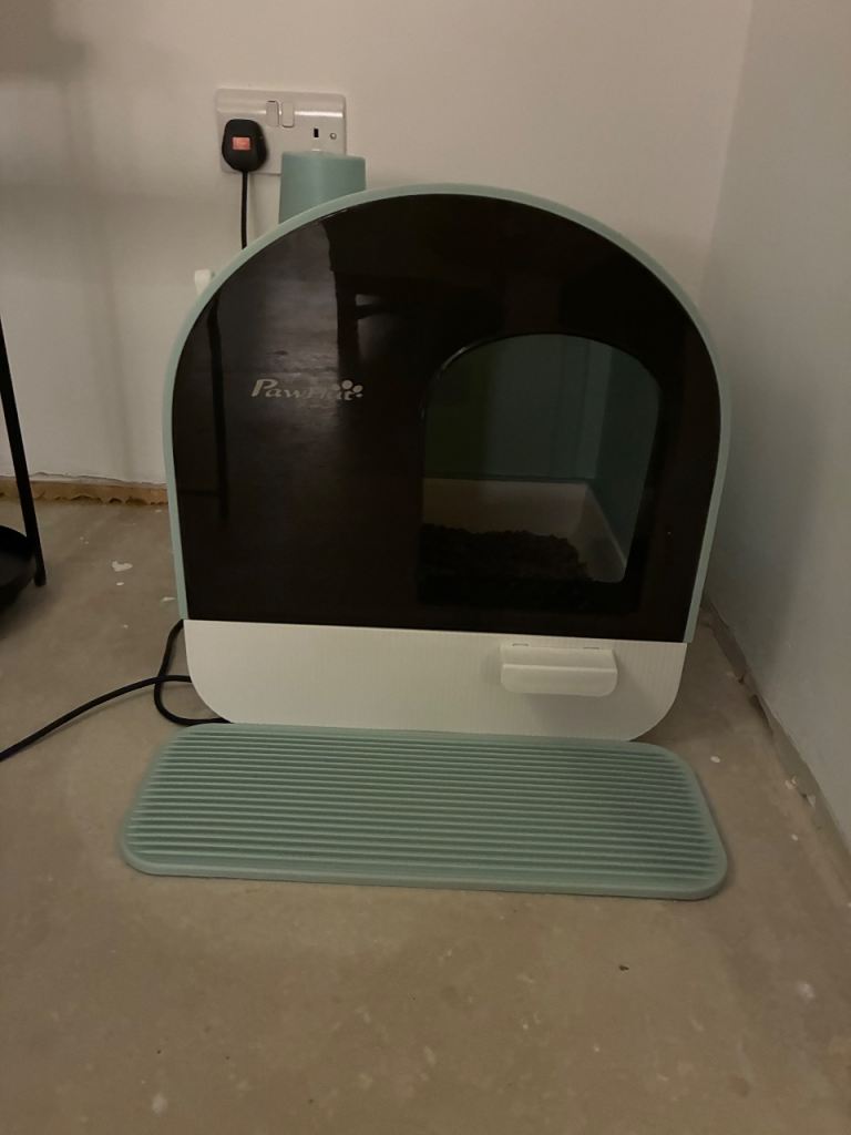 ‘Pawhut’ covered kitten / small cat litter box with pull out tray.
