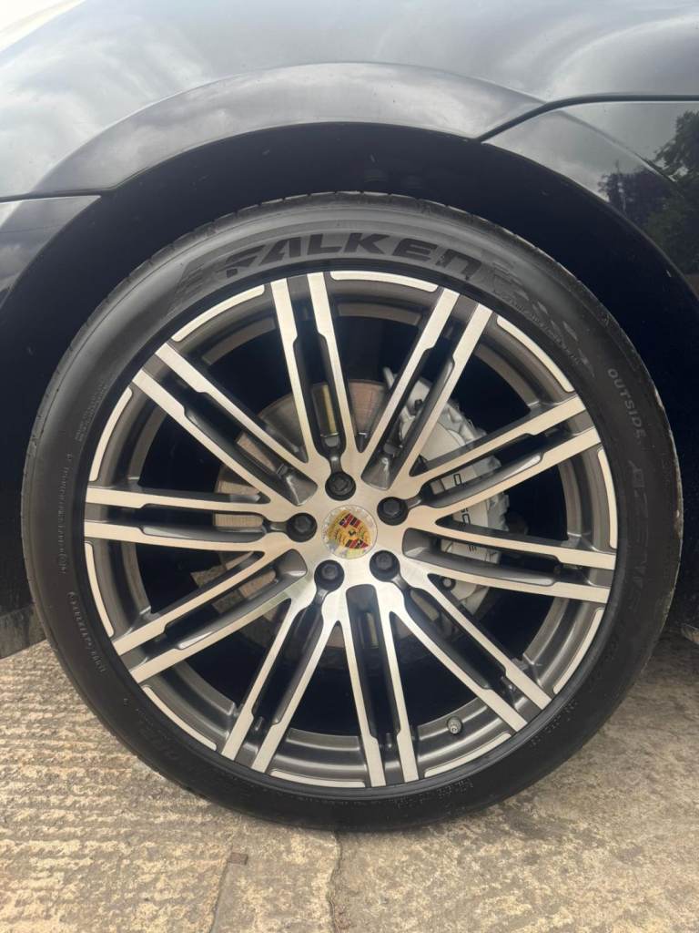 Genuine 21" OEM Porsche Macan Turbo Alloy Wheels & TPMS