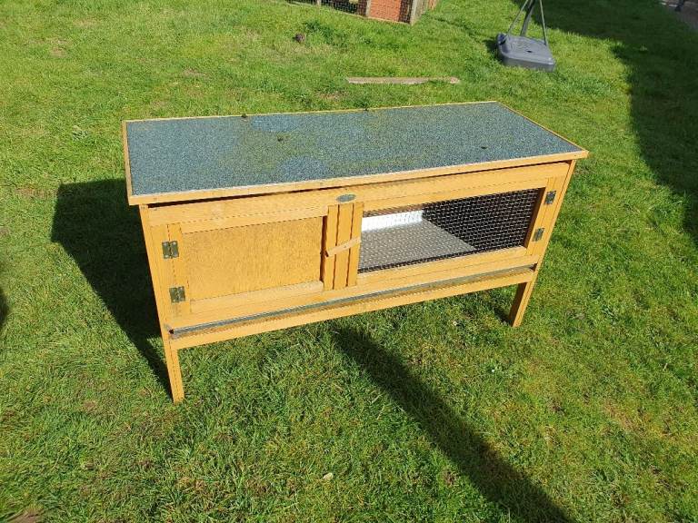 Pawhut Hutch Hinged Top Slide out Tray 115 x 44.3 x 65 cm