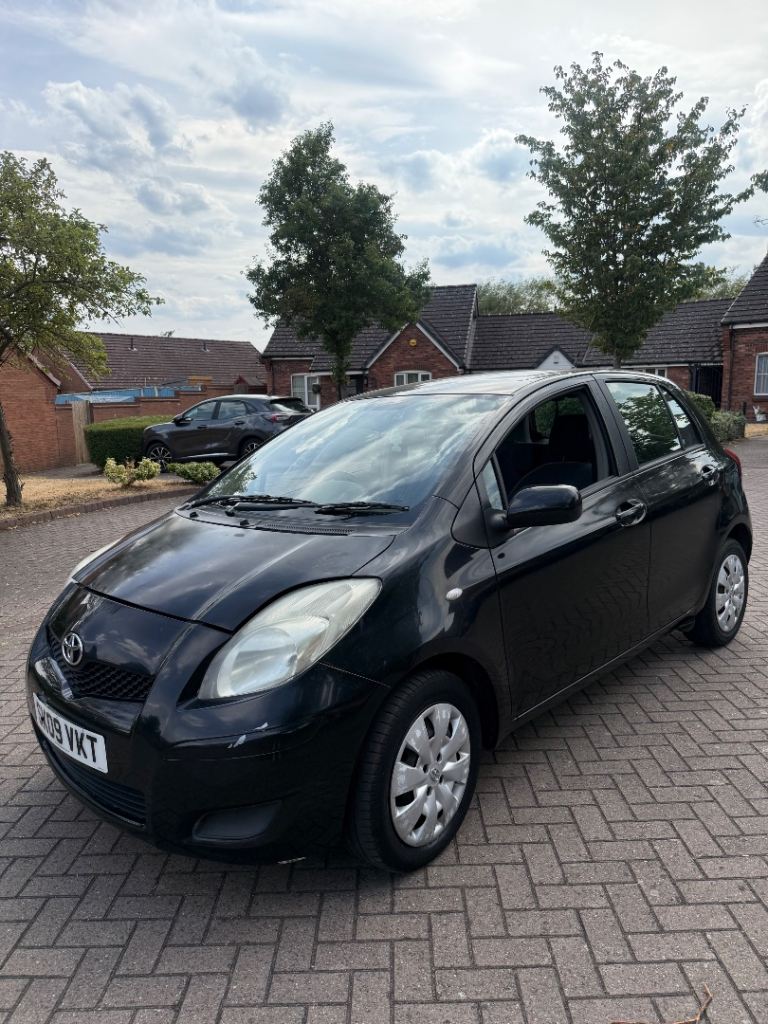 Black Toyota Yaris 1.3 Petrol 2009 - 2 Keys - 75K Miles - £35 Tax Yearly