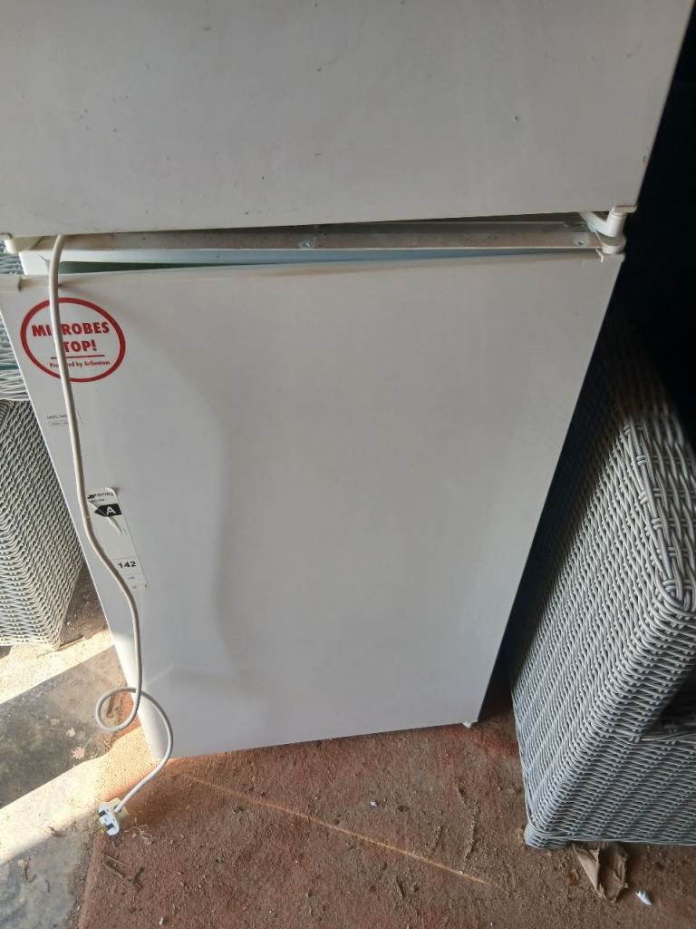 Built in fridge freezer 