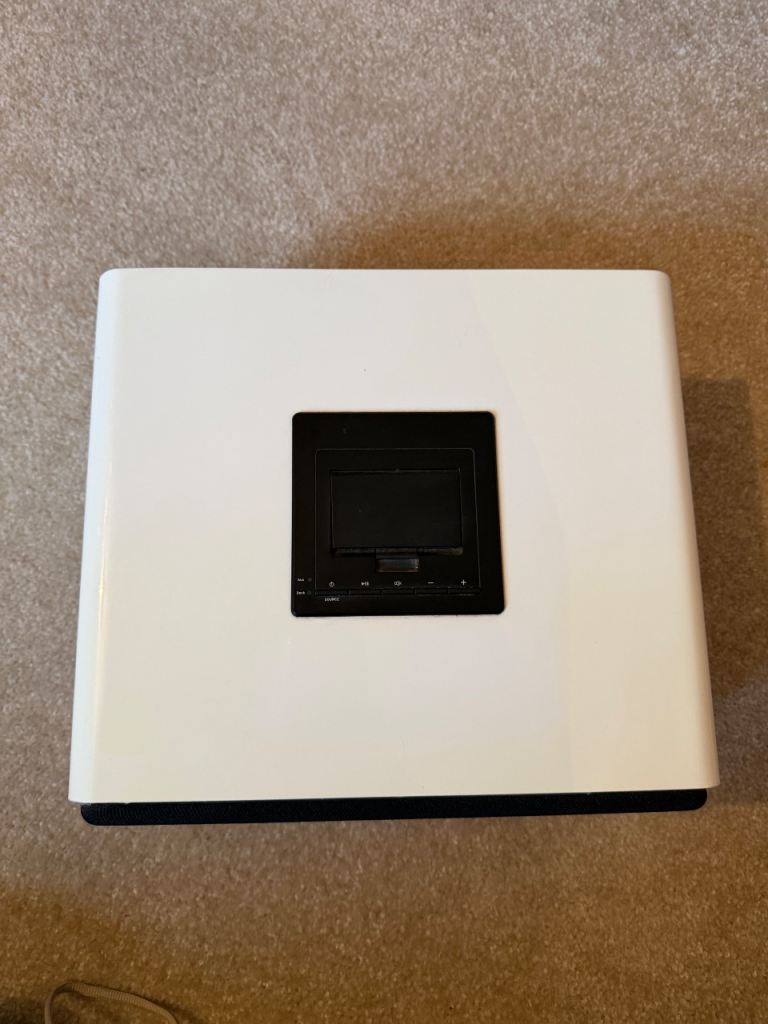 Sandstrom speaker with sub woofer 