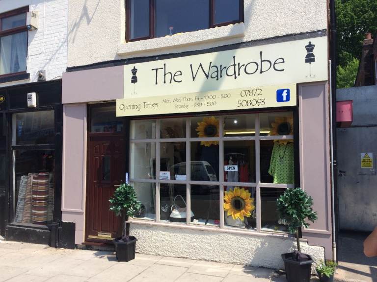 TO LET shop Hyde Manchester SK14 1HG