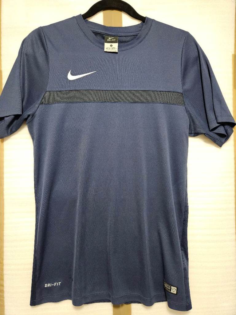 Nike drifit top