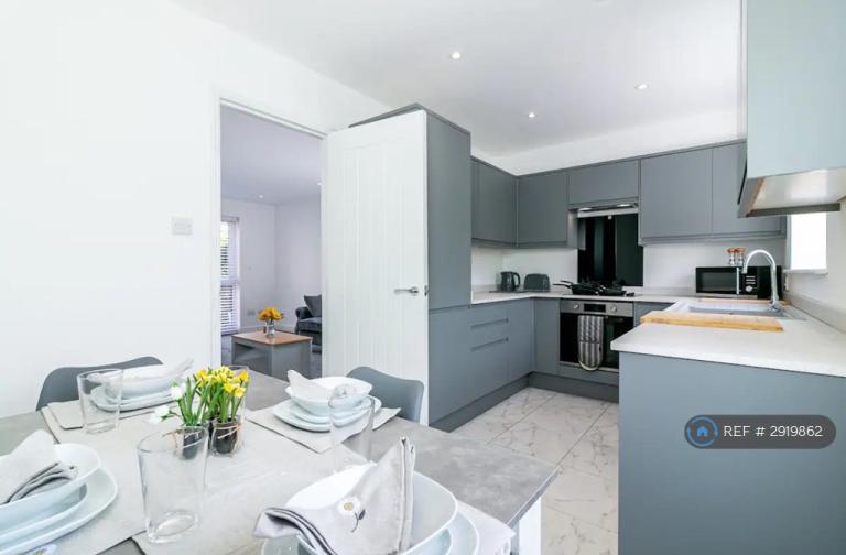 3 bedroom house in The Pastures, Stevenage, SG2 (3 bed) (#2919862)