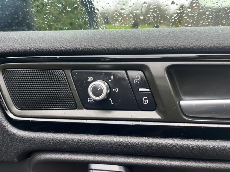 2014 Volkswagen Touareg 3.0 TDI V6 BlueMotion Tech R-Line Tiptronic 4WD Euro 5 (s/s) 5dr ESTATE D...