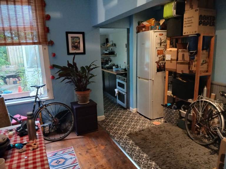 Large Double Room in 2 Bed House