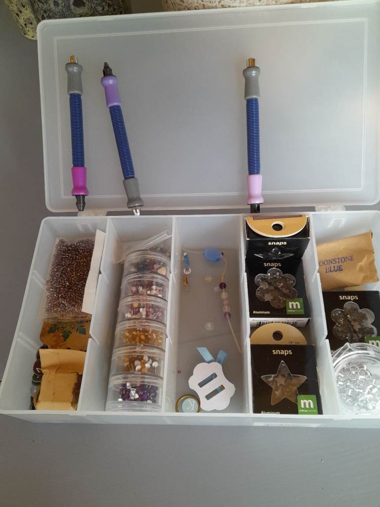 Clear Plastic Craft Storage Box with Dividers – Good Condition
