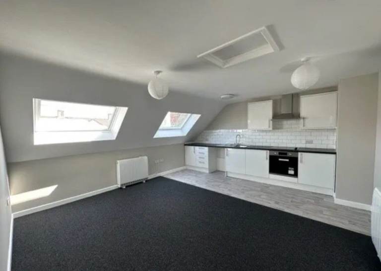 First floor 1 bed flat in Sherborne