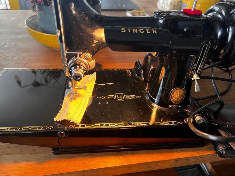 Vintage singer sewing machine 221K 