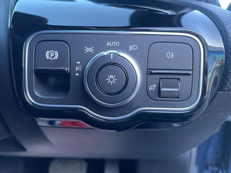 2020 Mercedes-Benz A-Class 1.3 A180 Sport (Executive) 7G-DCT Euro 6 (s/s) 5dr HATCHBACK Petrol Au...