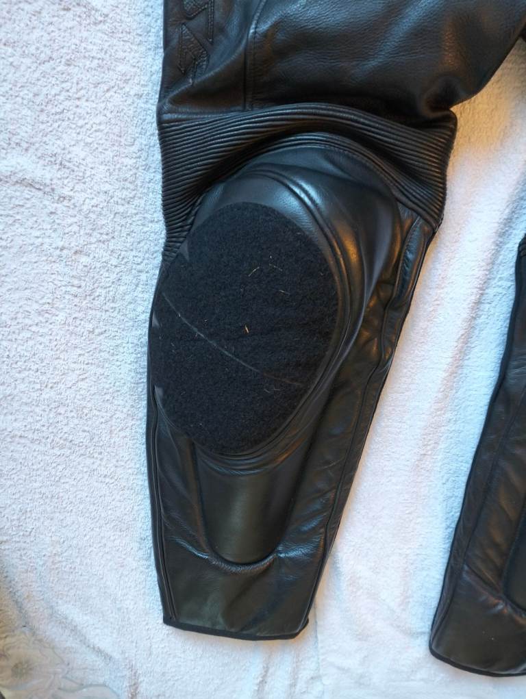 Dainese Mens Motorcycle Leather Trousers S 32" W EU 50 shin & knee armour