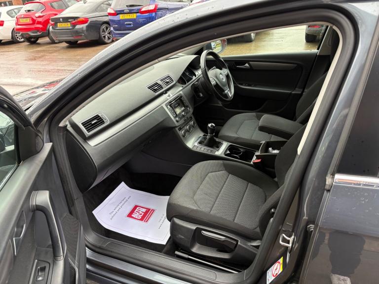 2013 Volkswagen Passat 2.0 TDI BMT Highline 5dr ++ 11 VW SERVICES / 35 TAX / SAT NAV / DAB ++ EST...