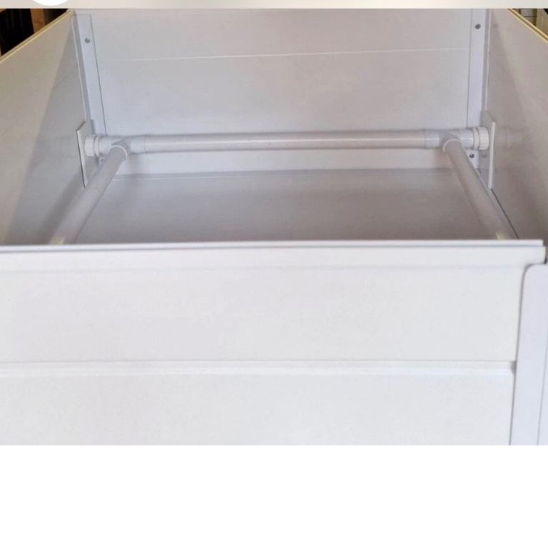 Plastic whelping box for dogs