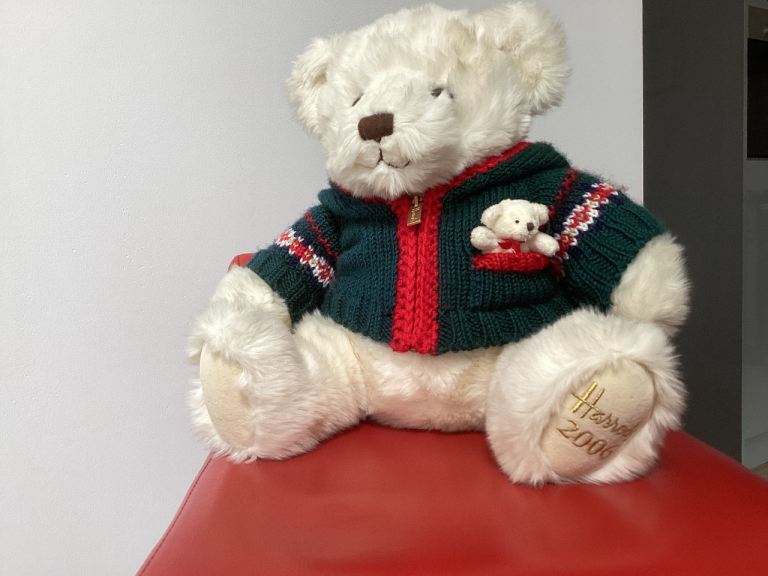 Harrods Christmas Bear 2006 ( Alexander). – White, As Good As New