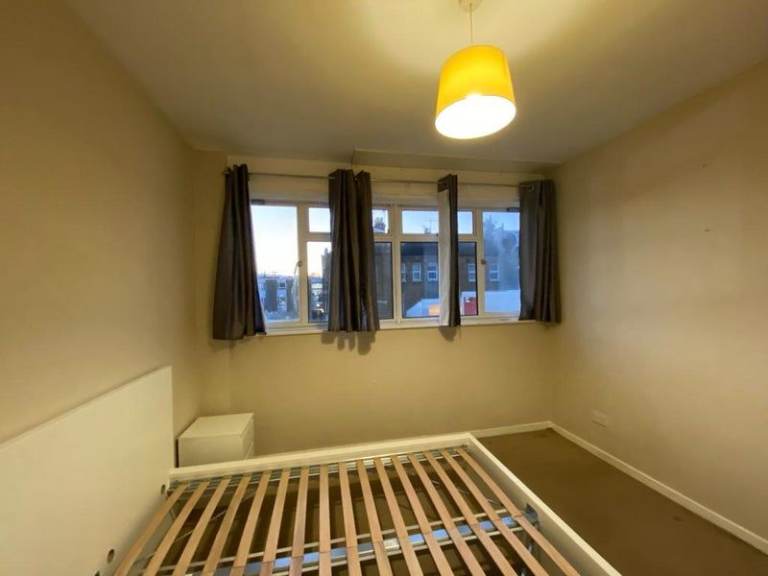 💥 Peaceful Single Room 🧼 with Clean Shared Facilities 💥