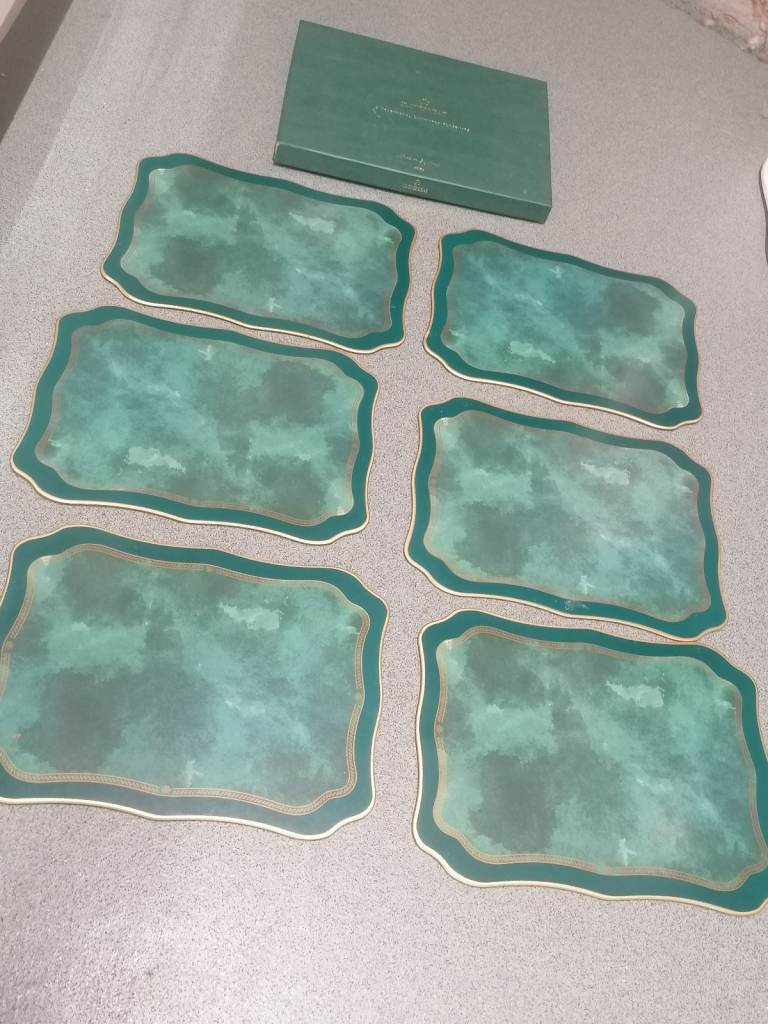Vintage CLOVERLEAF - set off 6 PLACE Mats. - BOXED. As seen.