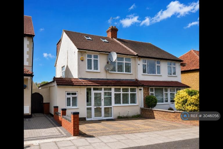 5 bedroom house in Belmont Avenue, New Malden, KT3 (5 bed) (#3046056)